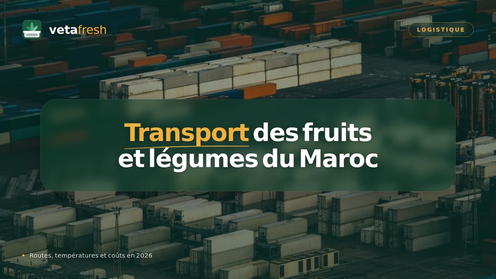Terminal portuaire rempli de conteneurs frigorifiques blancs, affiche « Transport des fruits et légumes du Maroc »